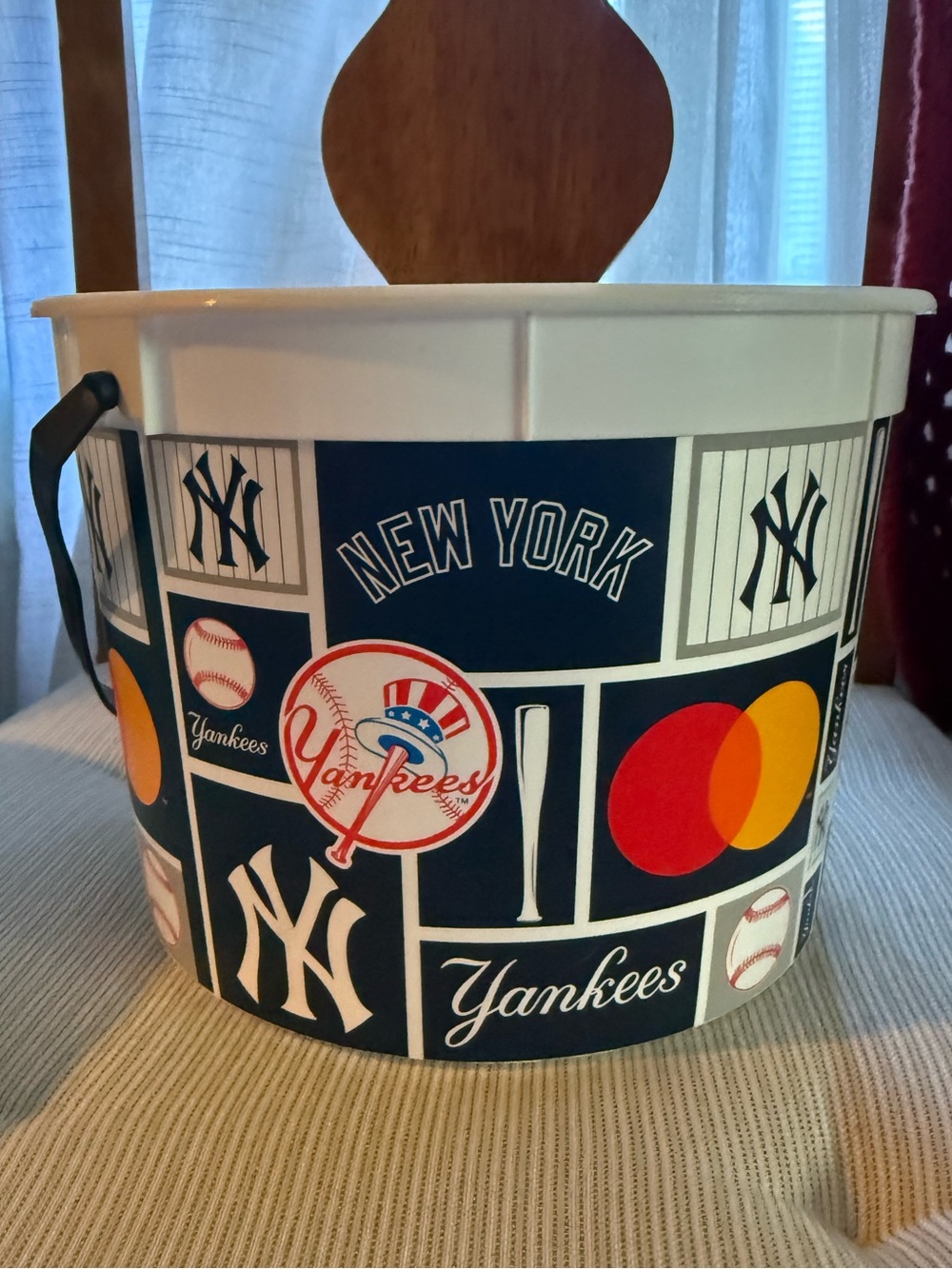 Yankees Navy and White Decorative Popcorn plastic bucket w/ handles
